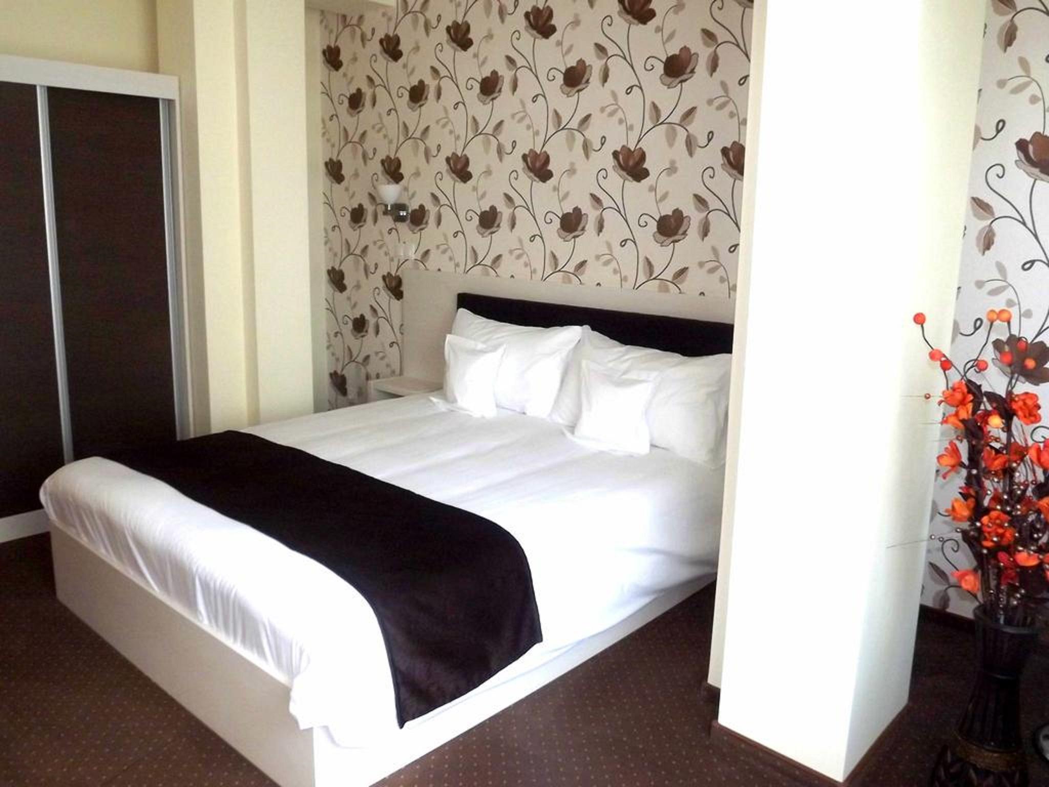 West Plaza Hotel ブカレスト エクステリア 写真