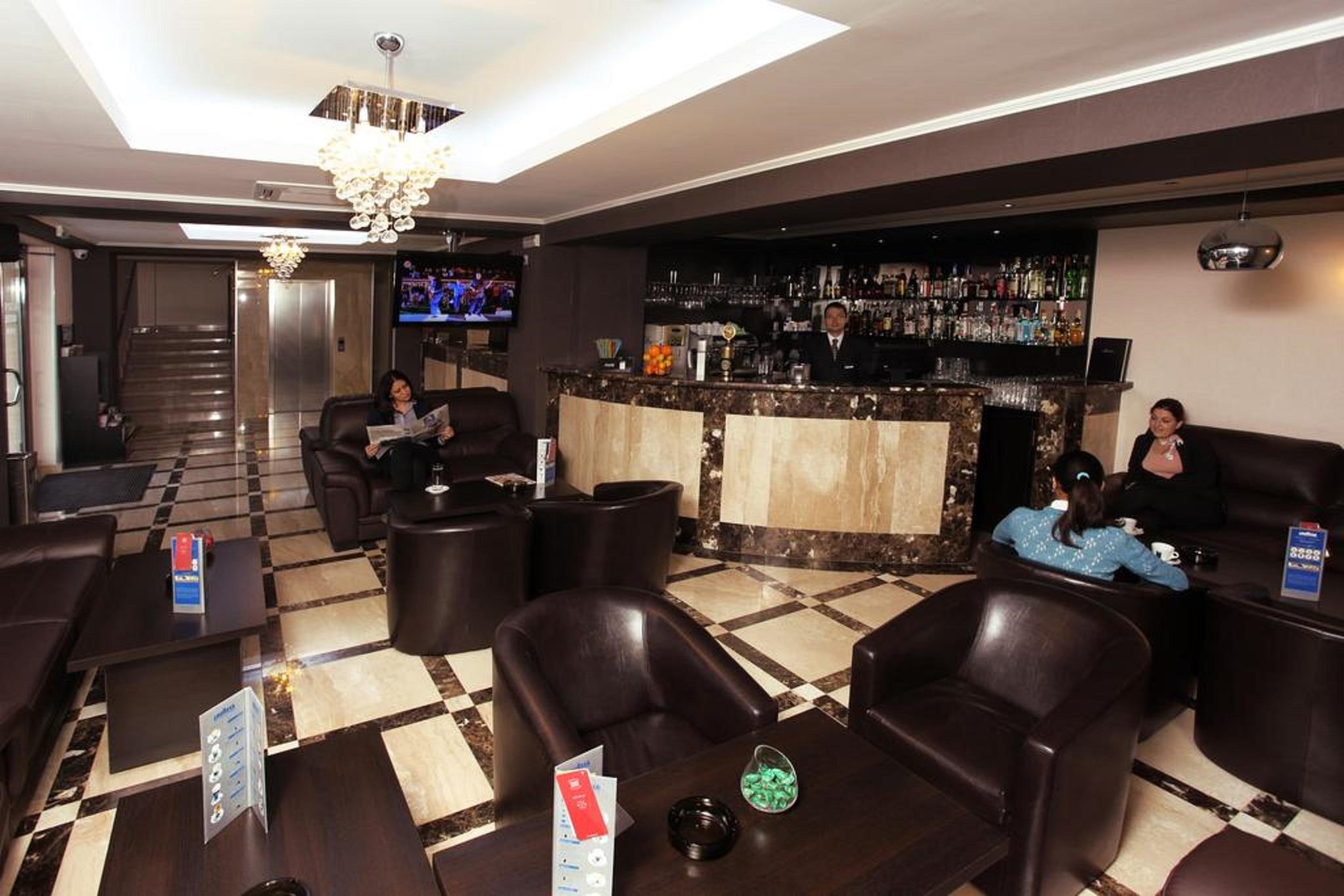 West Plaza Hotel ブカレスト エクステリア 写真
