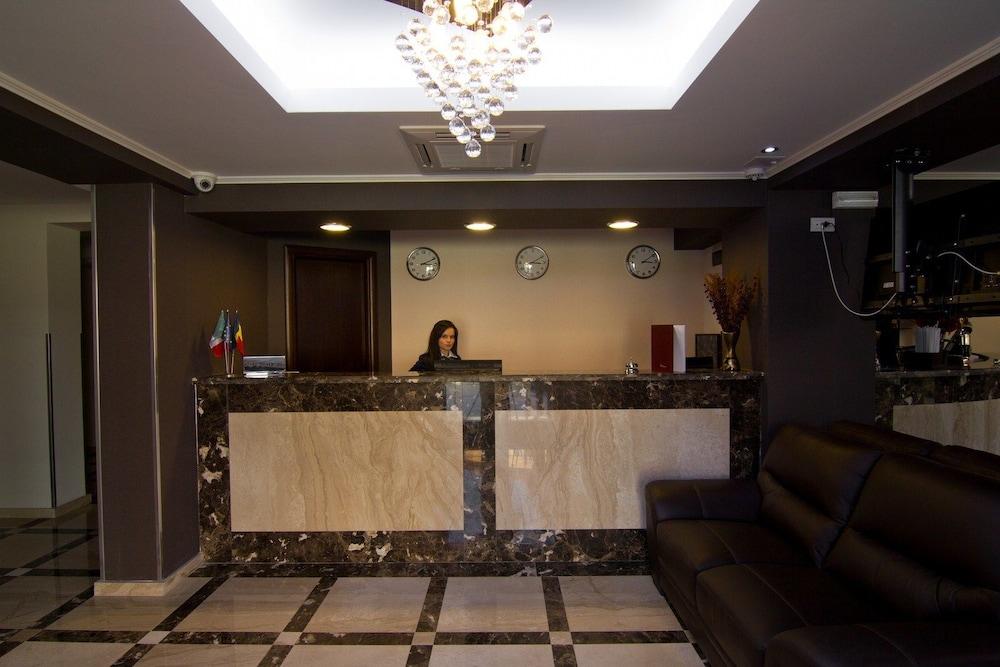 West Plaza Hotel ブカレスト エクステリア 写真