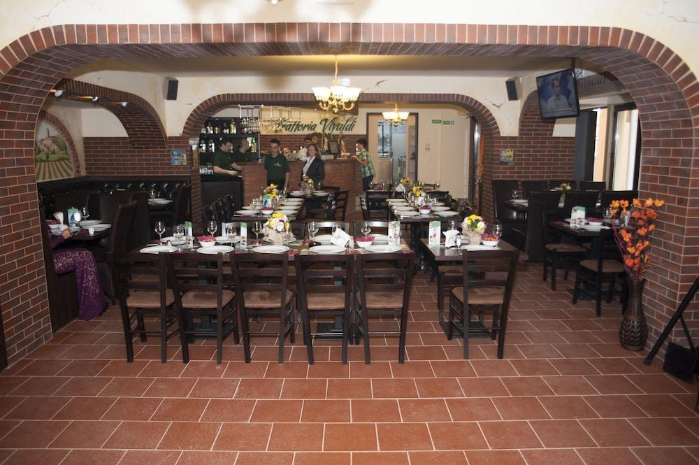 West Plaza Hotel ブカレスト エクステリア 写真