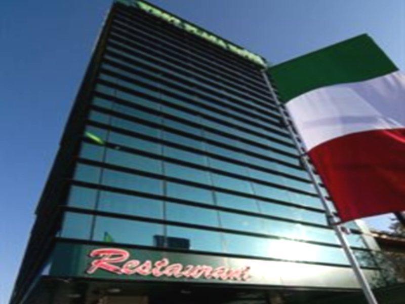 West Plaza Hotel ブカレスト エクステリア 写真