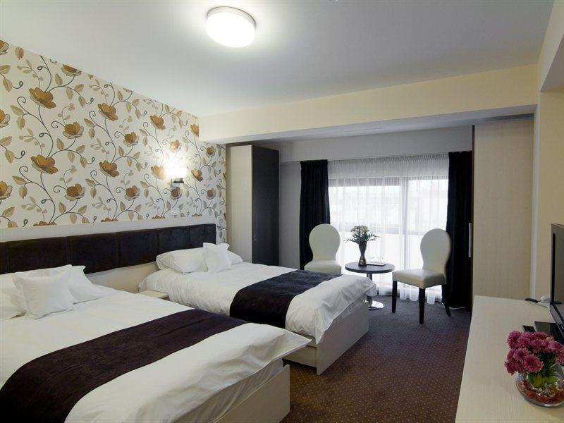 West Plaza Hotel ブカレスト エクステリア 写真